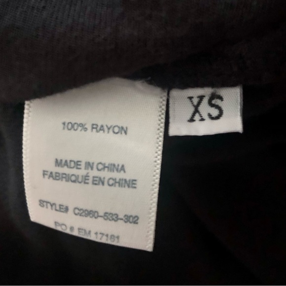 Cloth & Stone Black V-Neck T-Shirt Anthropologie - Picture 5 of 5